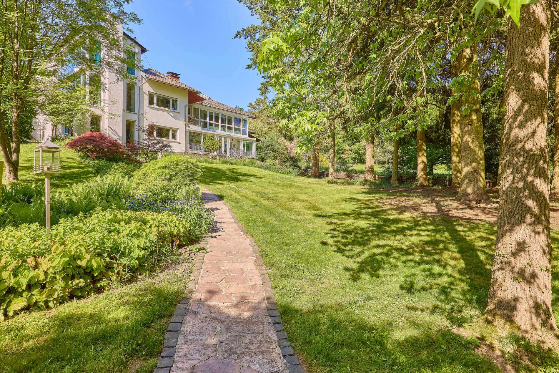 Besonderes Traumdomizil mit stilvollen Wohnbereichen & paradiesischem Garten in ruhiger Lage, 67316 Carlsberg, Einfamilienhaus