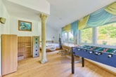Besonderes Traumdomizil mit stilvollen Wohnbereichen & paradiesischem Garten in ruhiger Lage - Kinderzimmer UG