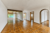 Bungalow in Feldrandlage: Ebenerdiger Wohnerlebnis mit Wintergarten und überdachter Terrasse - Eingangsbereich