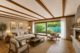 Bungalow in Feldrandlage: Ebenerdiger Wohnerlebnis mit Wintergarten und überdachter Terrasse - Wohnzimmer (digitales Staging)