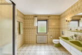 Bungalow in Feldrandlage: Ebenerdiger Wohnerlebnis mit Wintergarten und überdachter Terrasse - Badezimmer