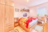 Vermietete 3-Zimmer-Wohnung mit ca. 4 % Rendite in zentraler Lage - Schlafzimmer