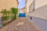 Charme trifft Raum: Zweifamilienhaus im Altbaustil mit großzügigem Garten - Hof