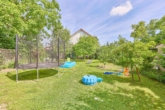Charme trifft Raum: Zweifamilienhaus im Altbaustil mit großzügigem Garten - Garten