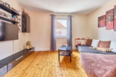 Charme trifft Raum: Zweifamilienhaus im Altbaustil mit großzügigem Garten - Wohnzimmer OG