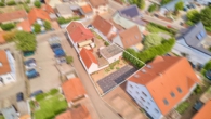 Ein Zuhause für die ganze Familie – mit viel Platz, Nebengebäuden & Gemüsegarten oder Gartenidylle - Drohnenansicht