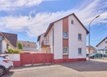 Ein Zuhause für die ganze Familie – mit viel Platz, Nebengebäuden & Gemüsegarten oder Gartenidylle - Straßenansicht