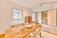 Sofort bezugsfertige 4-Zimmer-Maisonettewohnung mit 2 Balkonen im Herzen von Neustadt - Esszimmer