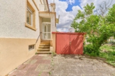 Wohnen zwischen Weinreben: Doppelhaushälfte mit Garten, Garage und Ausbaureserve - Außenansicht