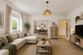 Wohnen zwischen Weinreben: Doppelhaushälfte mit Garten, Garage und Ausbaureserve - Wohnzimmer