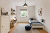 Wohnen zwischen Weinreben: Doppelhaushälfte mit Garten, Garage und Ausbaureserve - Schlafzimmer