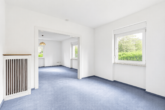 Wohnen zwischen Weinreben: Doppelhaushälfte mit Garten, Garage und Ausbaureserve - Wohnzimmer
