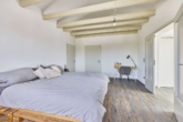 Einfamilienhaus mit idyllischer Ruheoase und besonderem Wohncharakter - Schlafzimmer