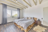 Einfamilienhaus mit idyllischer Ruheoase und besonderem Wohncharakter - Schlafzimmer