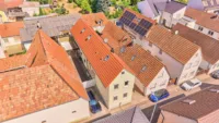 Familienfreundliches Zuhause in ruhiger Wohnlage der Südpfalz - Drohnenaufnahme