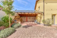 Wohnensemble mit Dreiseithof-Charakter, Wintergarten & mediterranem Flair - Carport