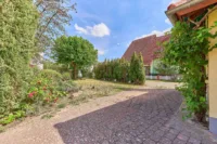 Wohnensemble mit Dreiseithof-Charakter, Wintergarten & mediterranem Flair - Hof