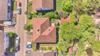 Einfamilienhaus mit besonderem Ambiente und grünem Rückzugsort - Drohnenaufnahme