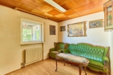 Einfamilienhaus mit besonderem Ambiente und grünem Rückzugsort - Wohnzimmer