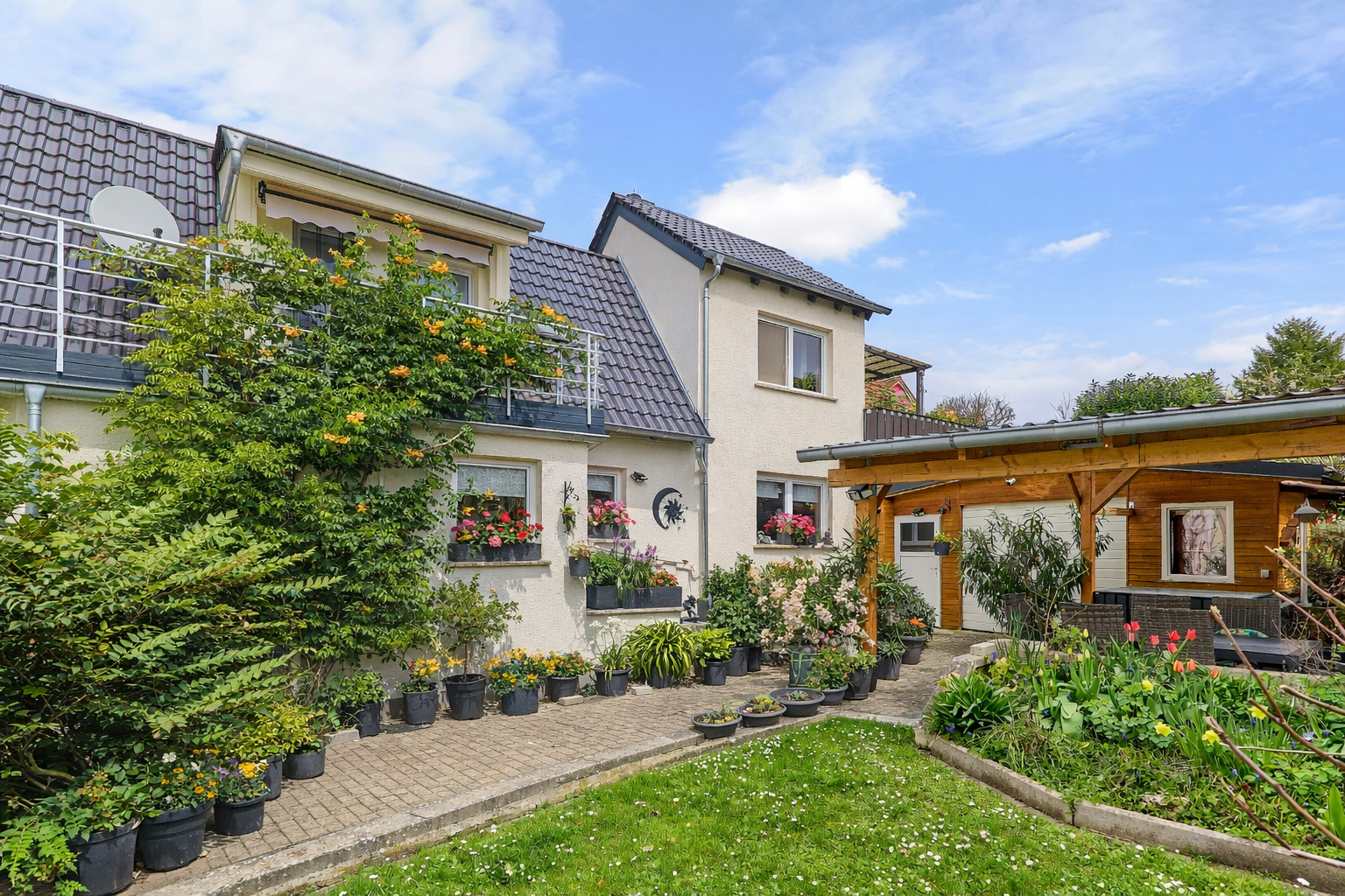 Exklusive Wohlfühlimmobilie mit traumhaftem Garten, Pool und Terrasse, 76865 Insheim, Einfamilienhaus