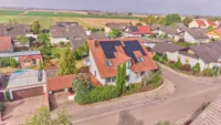 Ein Zuhause zum Ankommen: Familienidylle mit grünem Gartenparadies und Einliegerwohnung - Außenansicht