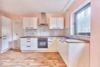 Ein Zuhause zum Ankommen: Familienidylle mit grünem Gartenparadies und Einliegerwohnung - Küche_ELW