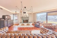 Ein Zuhause zum Ankommen: Familienidylle mit grünem Gartenparadies und Einliegerwohnung - Wohnzimmer_EG