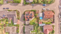 Ein Zuhause zum Ankommen: Familienidylle mit grünem Gartenparadies und Einliegerwohnung - Drohnenaufnahme