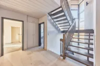 Ein Zuhause zum Ankommen: Familienidylle mit grünem Gartenparadies und Einliegerwohnung - Diele_EG