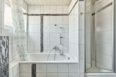 Direkt bezugsfertig: renovierte 2-Zimmer-Wohnung mit Balkon - Badezimmer