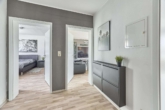Direkt bezugsfertig: renovierte 2-Zimmer-Wohnung mit Balkon - Flur
