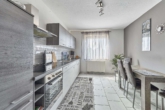 Direkt bezugsfertig: renovierte 2-Zimmer-Wohnung mit Balkon - Küche