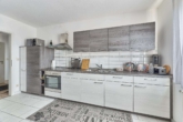 Direkt bezugsfertig: renovierte 2-Zimmer-Wohnung mit Balkon - Küche