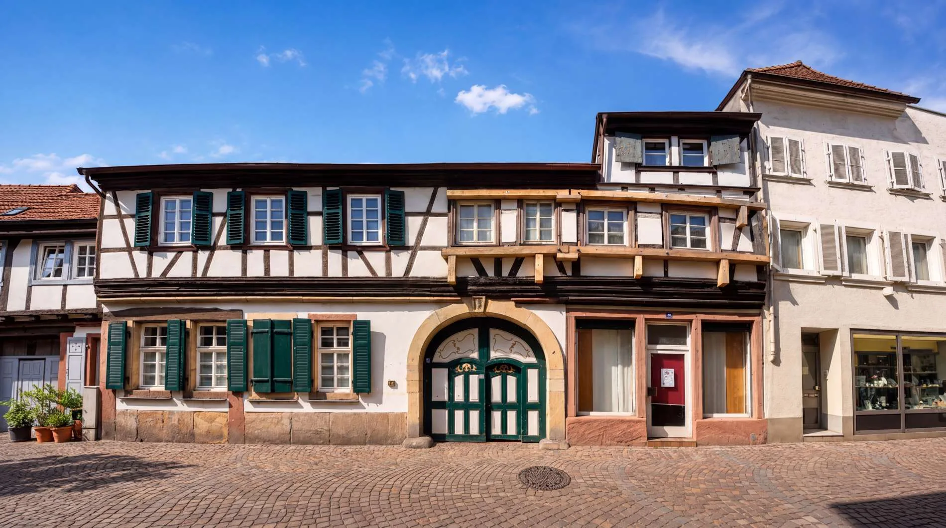 Historisches Liebhaberobjekt mit Platz für 4 Wohneinheiten, Dachterrasse & großem Zukunftspotenzial, 67433 Neustadt an der Weinstraße, Mehrfamilienhaus