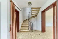 Doppelhaushälfte mit großzügigem Garten, Balkon & Potenzial für individuelle Wohnideen - Flur