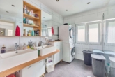 Stilvolles Einfamilienhaus – wohnen in modernisiertem und zeitgemäßem Ambiente - Badezimmer EG
