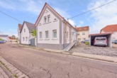 Stilvolles Einfamilienhaus - Wohnen in zeitgemäßem Ambiente - Straßenansicht