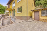 Großzügiges Einfamilienhaus am Waldrand mit Garage, Schuppen & Garten - Außenansicht + Schuppen