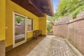 Großzügiges Einfamilienhaus am Waldrand mit Garage, Schuppen & Garten - Terrasse