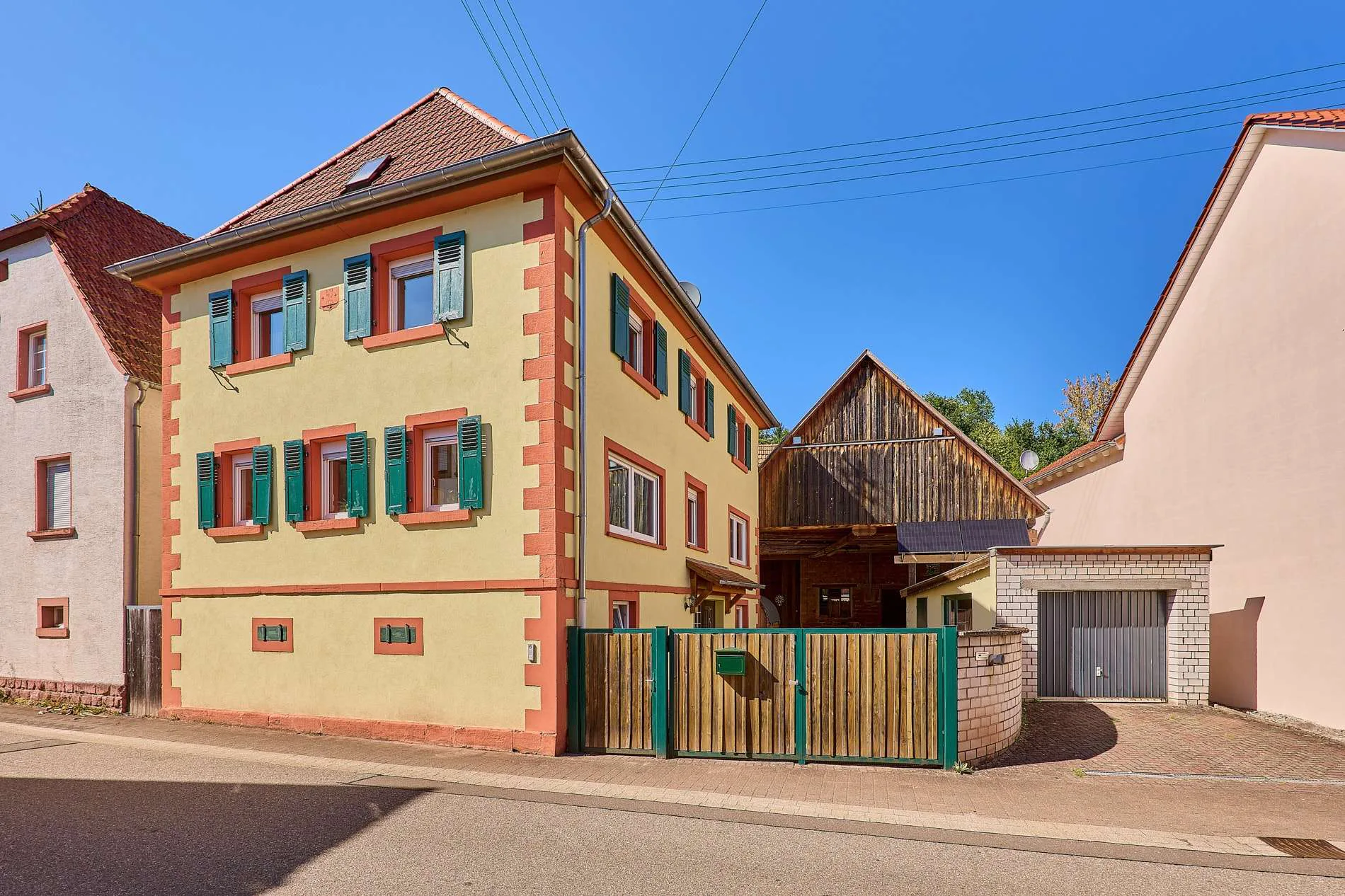 Etabliertes Ferienhaus mit attraktiver Scheune, Sauna und Garten direkt am Pfälzer Wald, 76848 Schwanheim, Einfamilienhaus