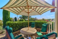 Einfamilienhaus in direkter Weinberglage – großzügiges Wohnen, Galerie & terrassierter Garten - Terrasse