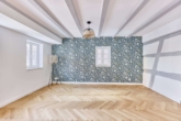 Herzstück: Schicke 3-Zimmer-Wohnung im modernisierten Fachwerkhaus - Wohnzimmer
