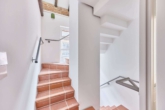 Herzstück: Schicke 3-Zimmer-Wohnung im modernisierten Fachwerkhaus - Treppenhaus