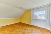 Lichtdurchflutetes Zweifamilienhaus mit Einliegerwohnung und großem Garten - Schlafzimmer OG