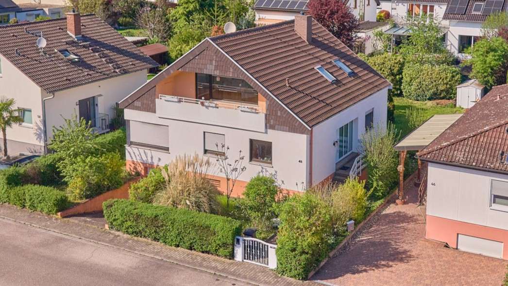 Lichtdurchflutetes Zweifamilienhaus mit Einliegerwohnung und großem Garten, 67435 Neustadt an der Weinstraße, Haus