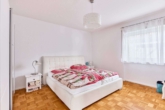 Lichtdurchflutetes Zweifamilienhaus mit Einliegerwohnung und großem Garten - Schlafzimmer