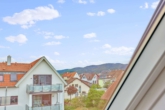 Müller-Bau: Lichtdurchflutete Dachgeschosswohnung mit Süd-Balkon, EBK & Tiefgaragenstellplatz - Blick