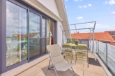 Müller-Bau: Lichtdurchflutete Dachgeschosswohnung mit Süd-Balkon, EBK & Tiefgaragenstellplatz - Balkon