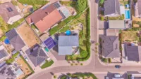 Wohnen mit grenzenlosem Raumgefühl – exklusives Architektenhaus in traumhafter Lage - Drohnenaufnahme