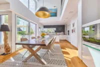Wohnen mit grenzenlosem Raumgefühl – exklusives Architektenhaus in traumhafter Randlage - Esszimmer & Küche